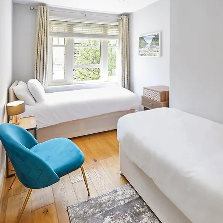 Host & - River View *