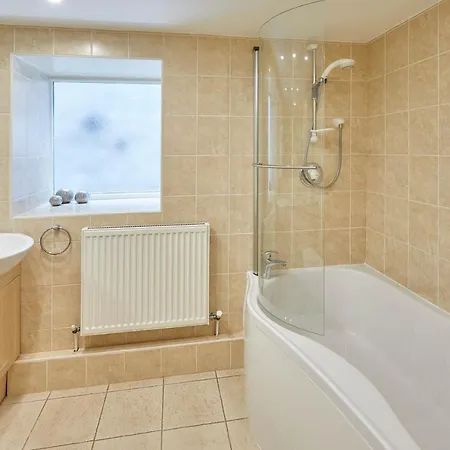 Host & - River View * Masham