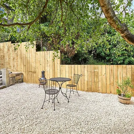 Host & - River View *