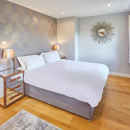 Host & - River View *