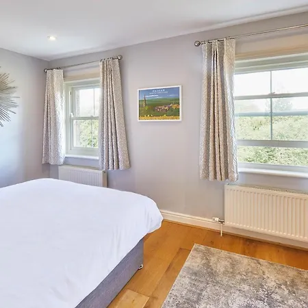 Host & - River View * Masham